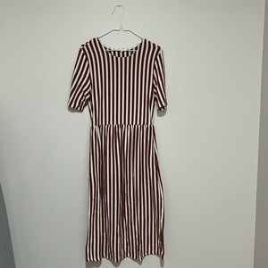 Rust & white colored striped dress WITH POCKETS. Women’s size S-M.